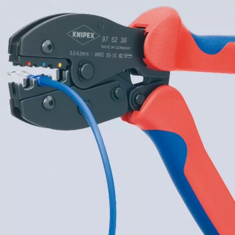 Crimpwerkzeug Knipex PreciForce Modell 975236 SB — isolierte Griffe in Schwarz, Blau und Rot