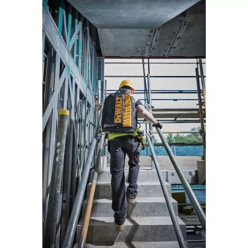 DeWalt Werkzeugrucksack DWST81690-1 mit mehreren Fächern
