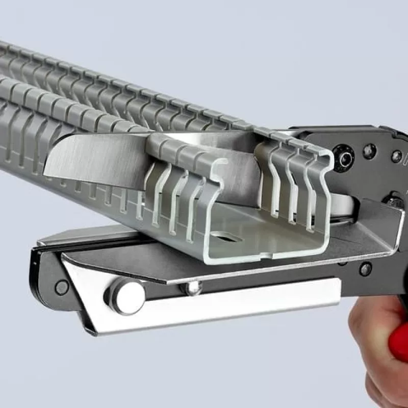 Knipex 95 02 21 Zange