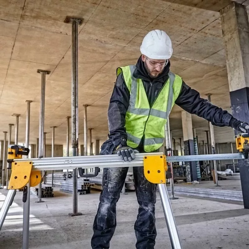 Kapp- und Gehrungssägenständer DeWalt DE7033 — klappbarer Aluminiumständer, 4 Beine, ausziehbar bis 2,5 m, Tragfähigkeit 227 kg, 16 kg