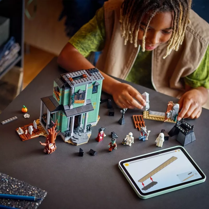Konstruktionsspielzeug LEGO Creator 3-in-1 Spukhaus Modell 31167 – 736 Teile, 3 Modelle, 5 Minifiguren