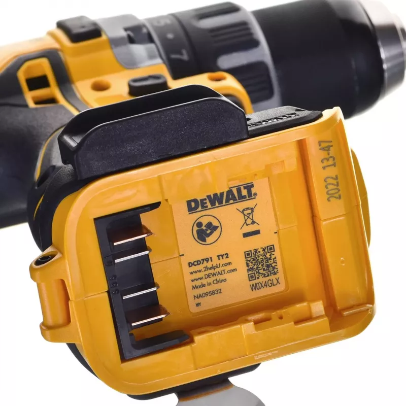 Akkuschrauber DeWalt DCD791D2-QW, 18V Li-Ion, 2×2Ah Akkus, Schnellspannbohrfutter 13 mm, 70 Nm, 1,5 kg