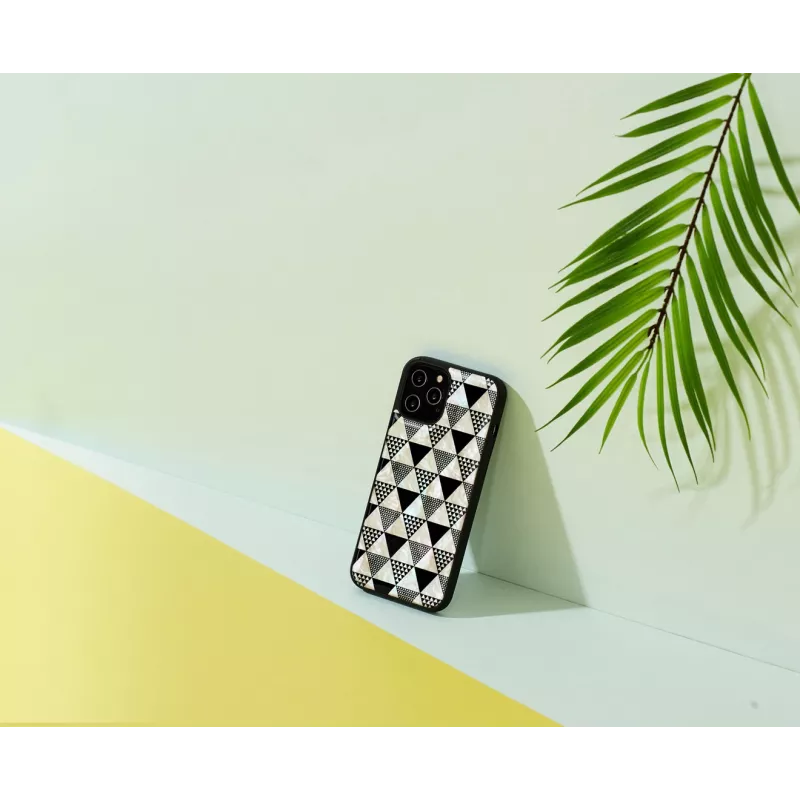 Schutzhülle iKins für Apple iPhone 12 Pro Max — schwarze Pyramidenstruktur