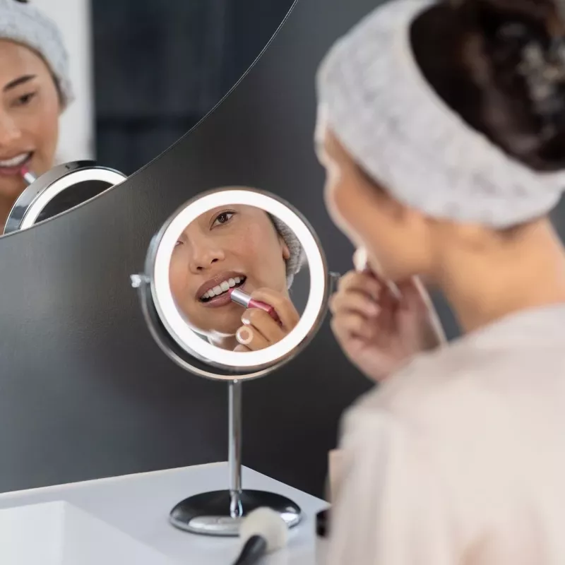 Freistehender Make-up-Spiegel Medisana CM 844 LED-Touchsteuerung, 7× Vergrößerung, integrierter 1000-mAh-Akku, dimmbares dreifarbiges Licht