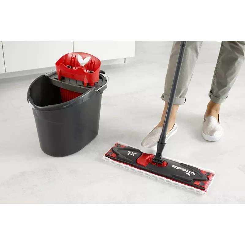 VILEDA Wischmopp Ultramax XL Box — waschbarer Mikrofaser-360°-Drehkopf, faltbar, für Hartböden