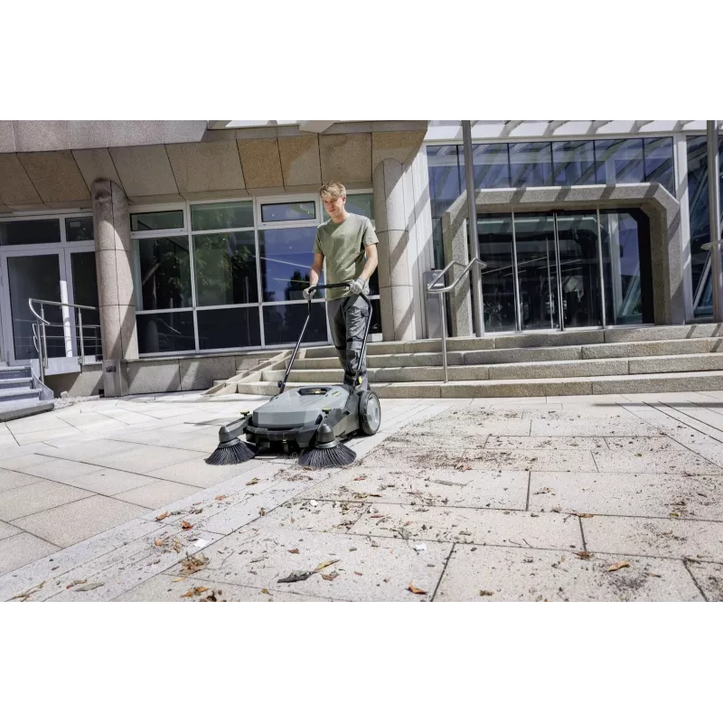 Karcher AG KM 70/20 C 2SB Kehrmaschine, 22 kg, manuell