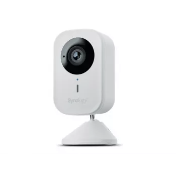 IP-Überwachungskamera Synology CC400W — 4 MP (2560×1440), Wi‑Fi, IP65, 125° horizontal, 30 fps, microSD bis 256 GB