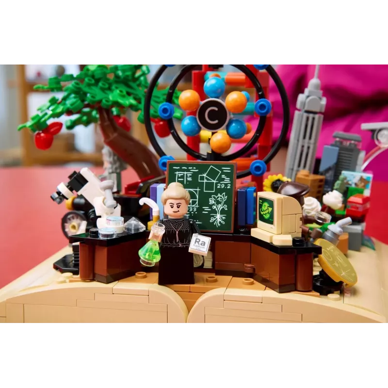 LEGO IDEAS 21355 The Evolution of STEM