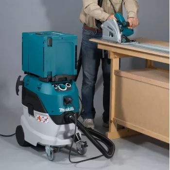 Sauger Makita VC4210M