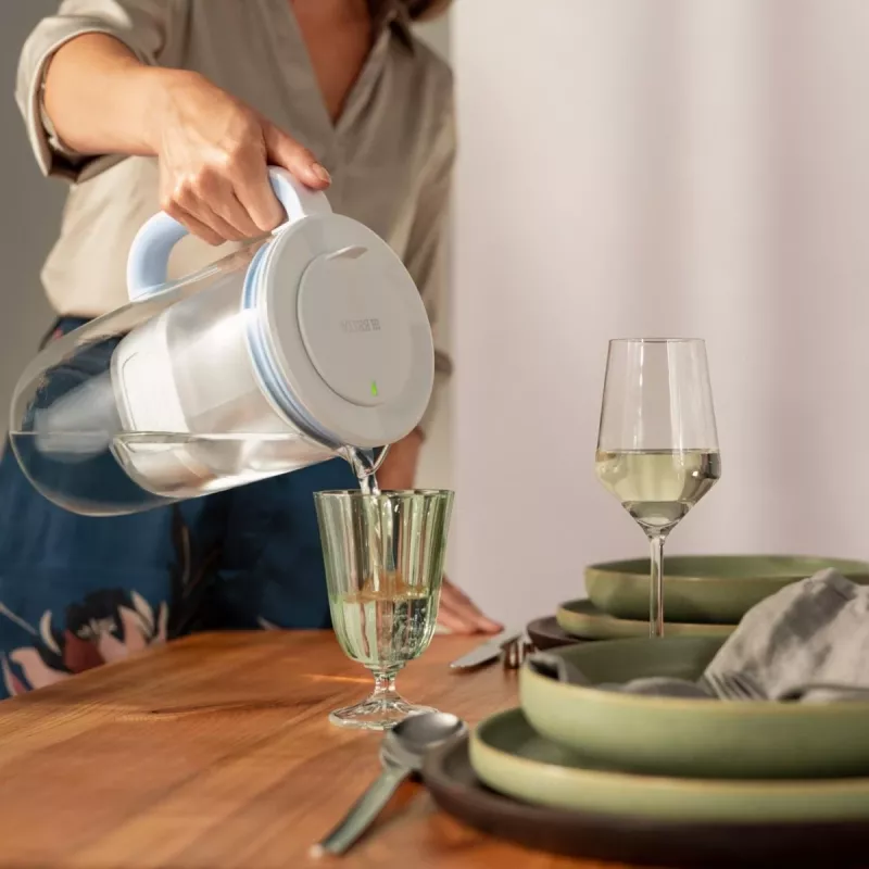 Wasserfilterkanne BRITA Glas Kanne ONE mit 2 x MAXTRA+ PRO Kartuschen (Modell 126032)