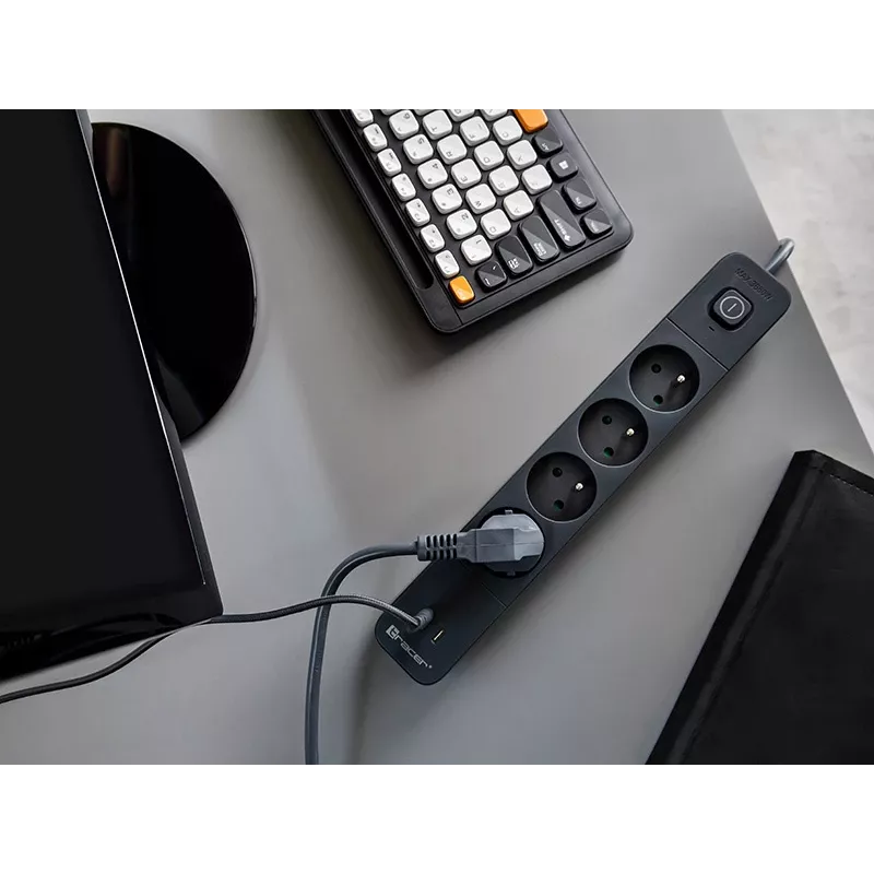 Steckdosenleiste TRACER TRALIS47026 mit 1,5 m Kabel, 4 USB-Anschlüssen und PD 18W