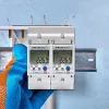 Qoltec 50882 Einphasiger elektronischer Energieverbrauchszähler für Hutschiene | Wi-Fi | TUYA | 230V | LCD