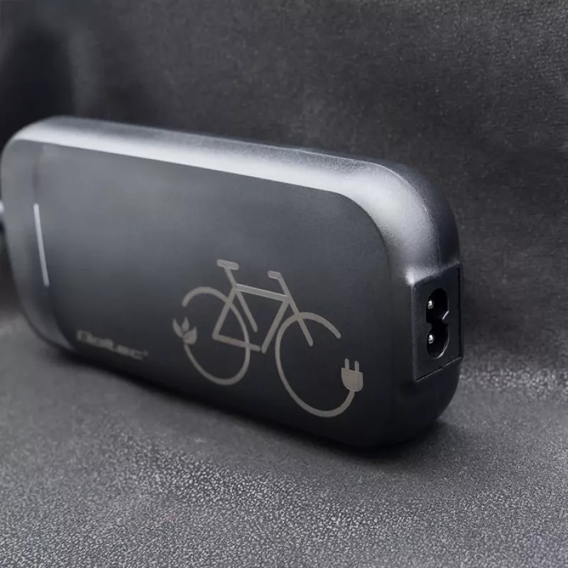 E-Bike-Ladegerät QOLTEC 50332 — 36V/42V Ausgang, 2A, 5,5×2,1 mm Stecker