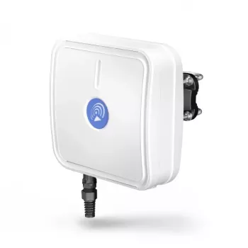 Richtantenne QuWireless QuMax — gerichtete PoE/LAN-Antenne 0,694–2,7 GHz, bis zu 6 dBi, weiß