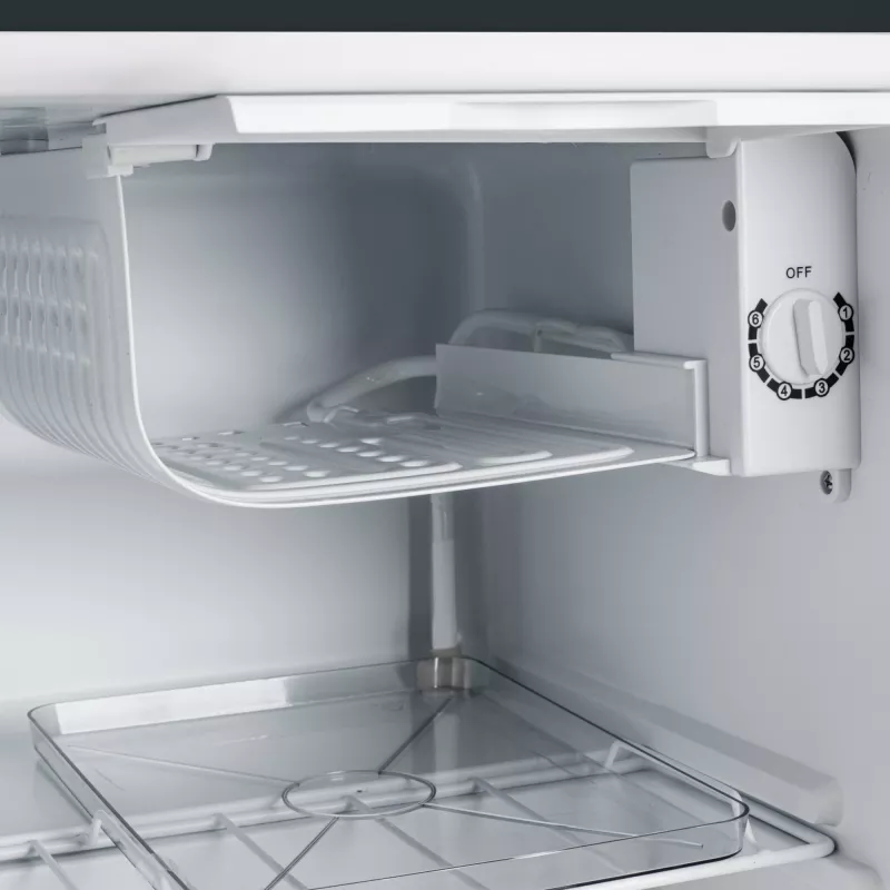 Adler Kühlschrank | AD 8096 | Energieeffizienzklasse E | Freistehend | Larder | Höhe 49,5 cm | Kühlschrank-Nutzinhalt 45 L | 39 dB | Schwarz
