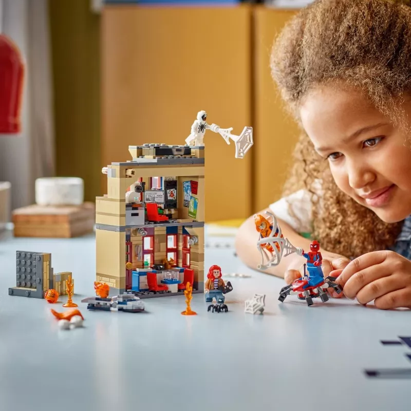 LEGO Marvel Set 76317 Peter Parkers Wohnung mit Spider-Man-Minifigur