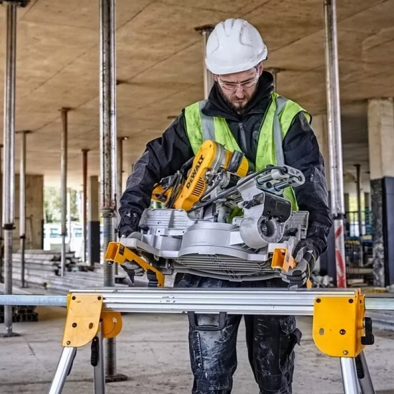 Kapp- und Gehrungssägenständer DeWalt DE7033 — klappbarer Aluminiumständer, 4 Beine, ausziehbar bis 2,5 m, Tragfähigkeit 227 kg, 16 kg