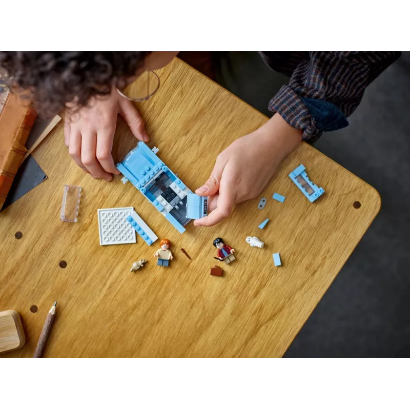 LEGO Harry Potter Fliegender Ford Anglia Auto-Spielzeug für Kinder ab 7 Jahren, Jungen und Mädchen, baubares Modell mit Ron Weasley Minifigur und Hedwig