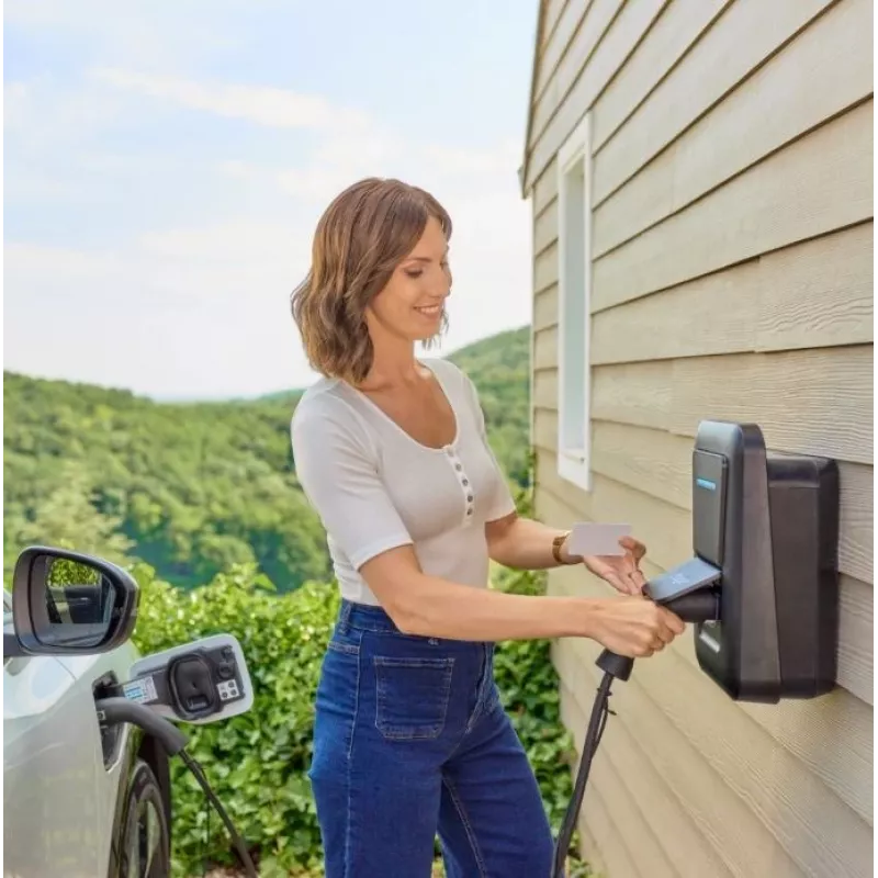Wandmontierte EV-Ladestation Hager witty one 11 kW 3-phasig mit Typ-2-Stecker, RFID, Bluetooth, 4,5 m Kabel, IP55, IK10
