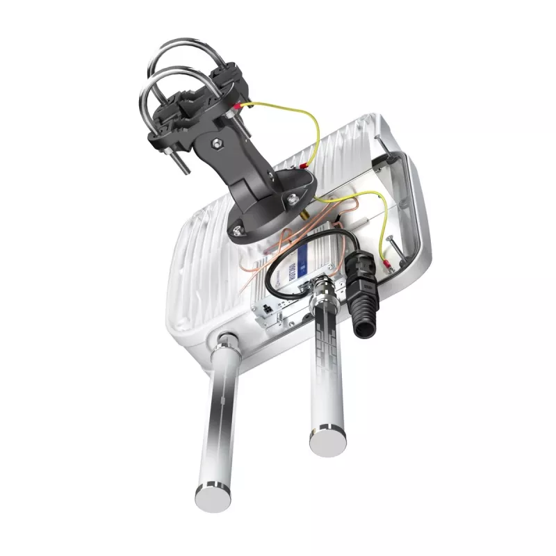 Richtantenne QuWireless QuMax A360M — Richtantenne für PoE/LAN, 0,694–2,7 GHz, 4–6 dBi Gewinn, vertikale Polarisation