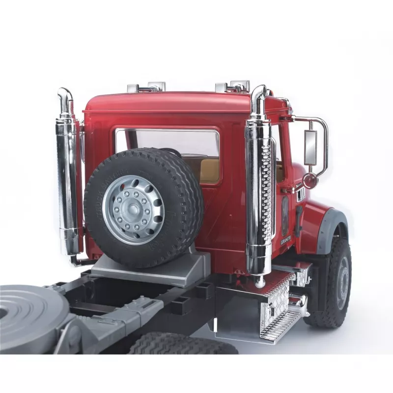 Spielzeug-Sattelzug mit JCB 4CX Zubehör, BRUDER, Modell BR-02813, ABS-Konstruktion, mehrfarbig