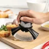Tisch-Knoblauchpresse Ototo Design Rockula Kunststoff Edelstahl Schwarz Weiß