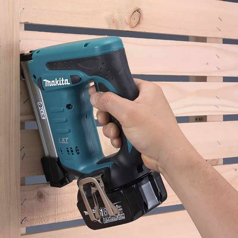 Makita DST221Z Nagler/Tacker Akku-Tacker