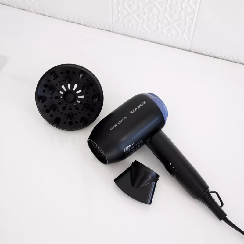 Haartrockner Taurus Studio Glow 1500 — 1400 W, 3 Heizstufen, 2 Geschwindigkeiten, faltbar, aufhängbar, schwarz