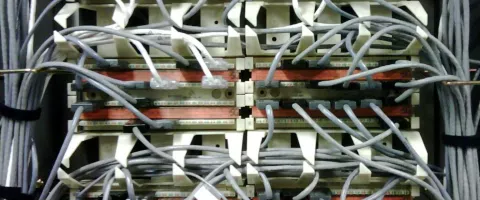 Patchpanels und Kabelmanagement: Aufbau eines in Minuten wartbaren Netzwerkracks