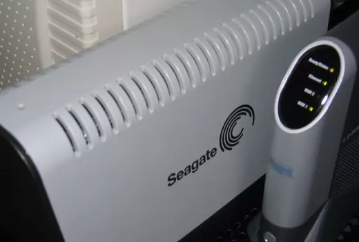 Cloud vs Local NAS Backup: Wo das Geld bleibt und wer die Schlüssel hält