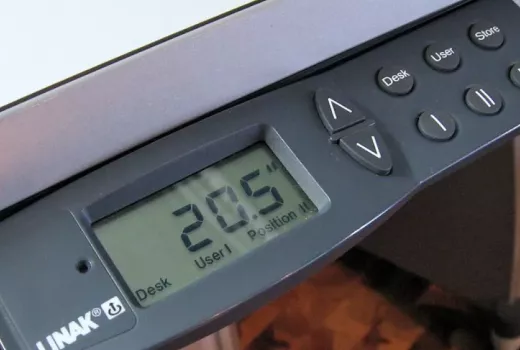 Ergonomischer Schreibtisch: Monitorhöhe, Arme und Haltung richtig einstellen