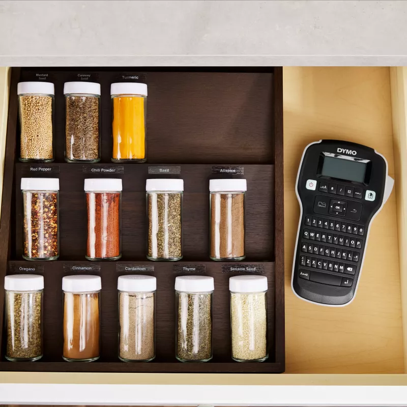 Authentische DYMO D1 Etiketten | Schwarzer Druck auf transparenter Folie | 9 mm x 7 m | Selbstklebende Etiketten für LabelManager Etikettendrucker | Hergestellt in Europa