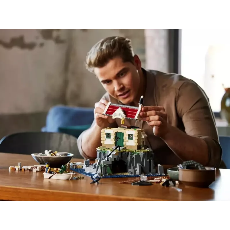 LEGO Ideas 21335 Motorisierter Leuchtturm – 2.065 Teile, motorisiertes rotierendes Licht, ab 18