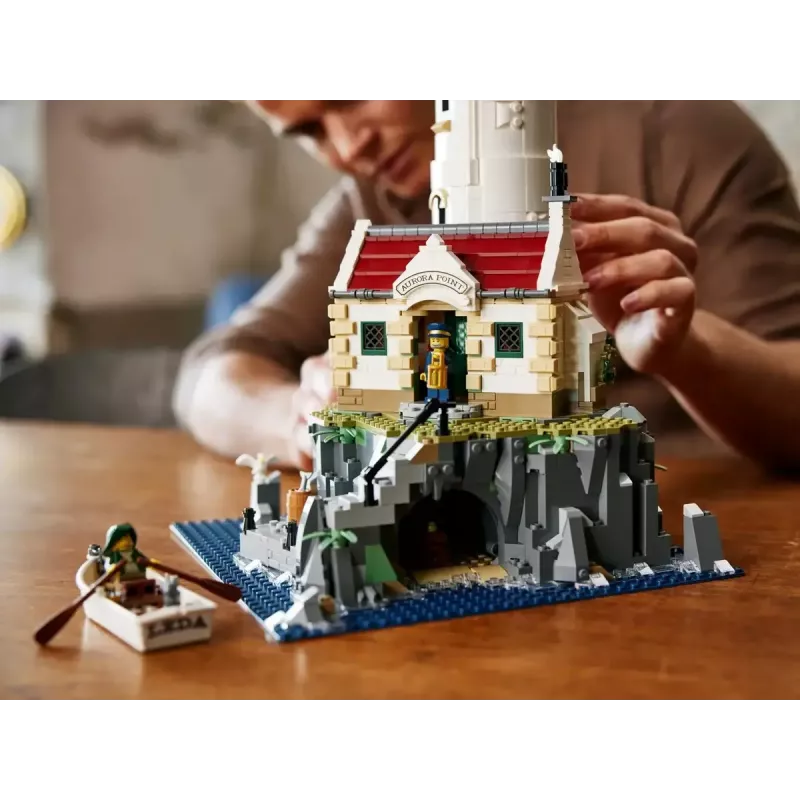 LEGO Ideas 21335 Motorisierter Leuchtturm – 2.065 Teile, motorisiertes rotierendes Licht, ab 18