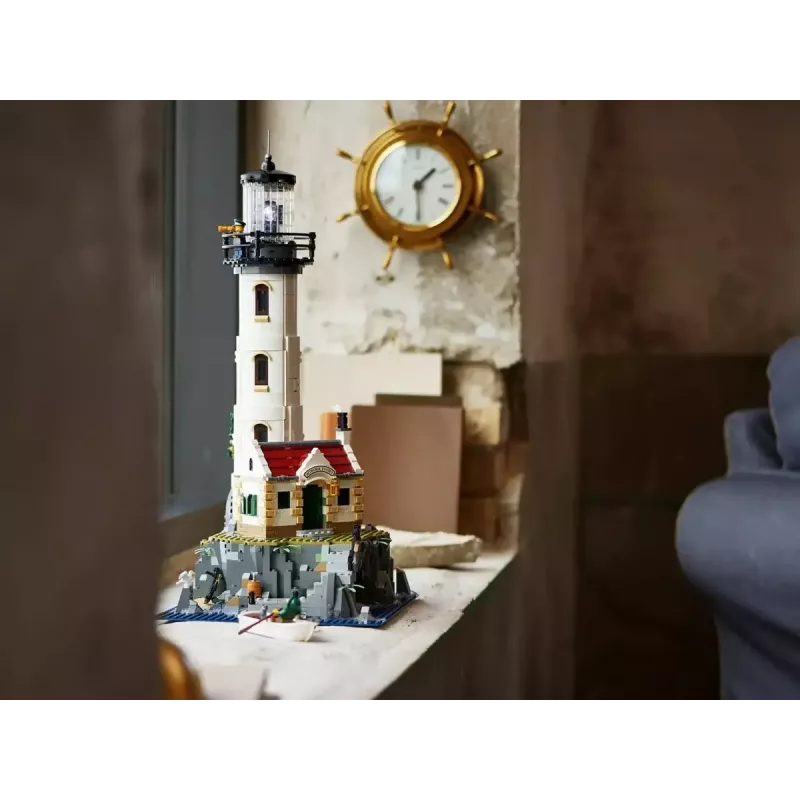 LEGO Ideas 21335 Motorisierter Leuchtturm – 2.065 Teile, motorisiertes rotierendes Licht, ab 18