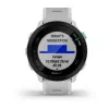Smartwatch GARMIN Forerunner 55 — 42 mm runde Sportuhr, GPS/GLONASS/Galileo, 14 Tage Akku, 5 ATM, weißes Silikonarmband