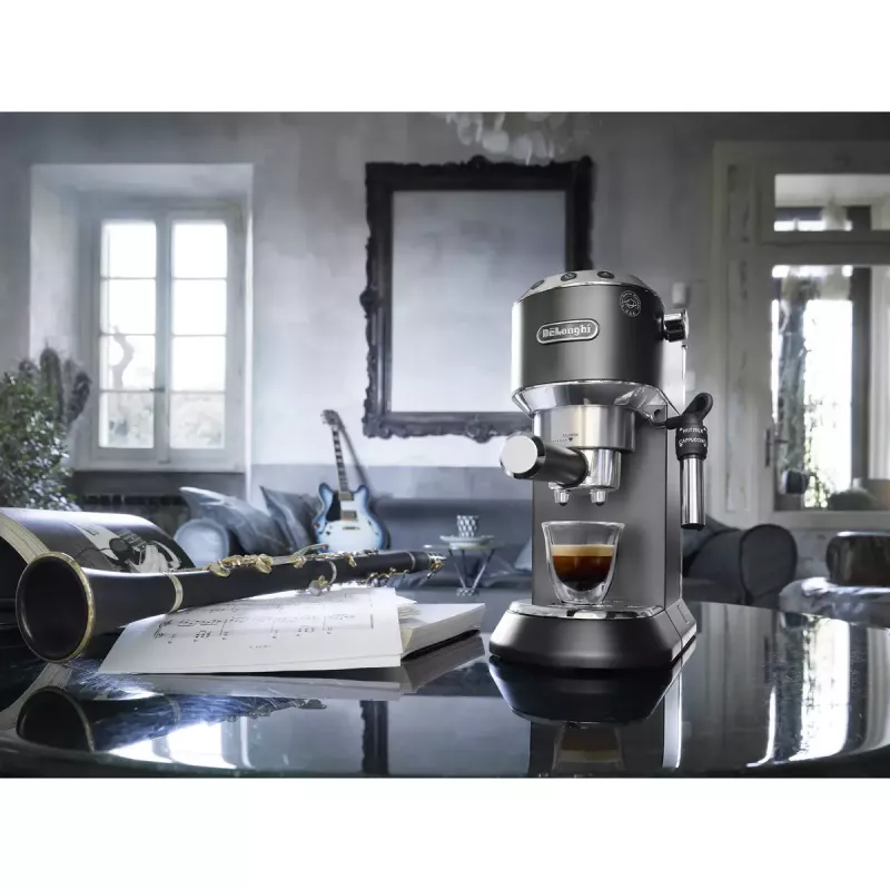 De’Longhi Dedica Style EC 685.BK Semi-automatische Espressomaschine 1,1 L