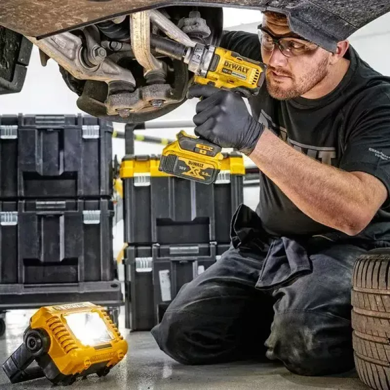 Freistehende Arbeitsleuchte DeWalt DCL077-XJ, 2000 lm, IP54, kabellos (Akku separat erhältlich)