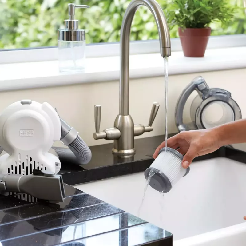 Handstaubsauger Schwarz & Decker PD1820L-QW — 18V Li‑Ion, 1,5Ah, 0,56L beutellos, 15 Min. Laufzeit