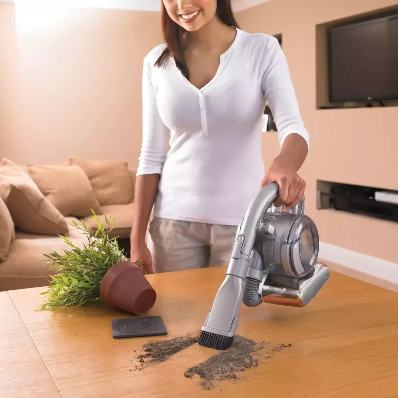 Handstaubsauger Schwarz & Decker PD1820L-QW — 18V Li‑Ion, 1,5Ah, 0,56L beutellos, 15 Min. Laufzeit