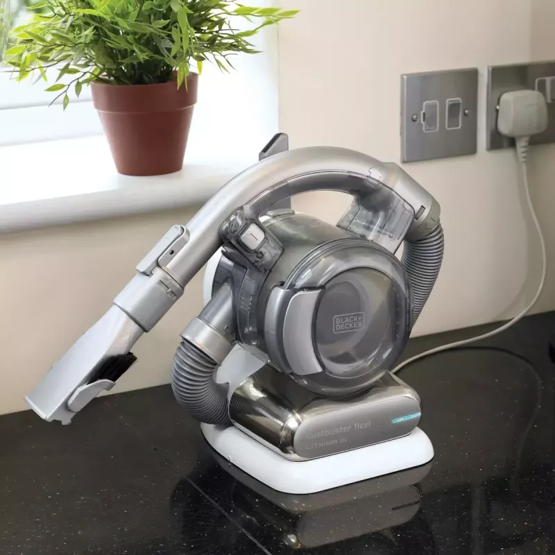 Handstaubsauger Schwarz & Decker PD1820L-QW — 18V Li‑Ion, 1,5Ah, 0,56L beutellos, 15 Min. Laufzeit