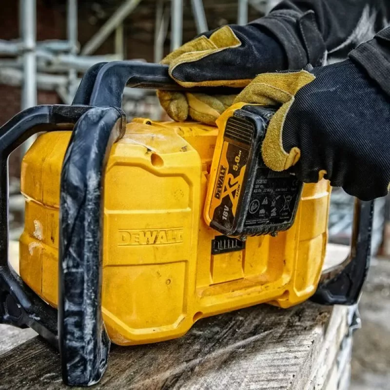 Tragbares Radio DeWALT DCR029-QW DAB UKW, Netz-/Gleichstrombetrieb, Bluetooth, USB-Ladefunktion, Display, schwarz/gelb