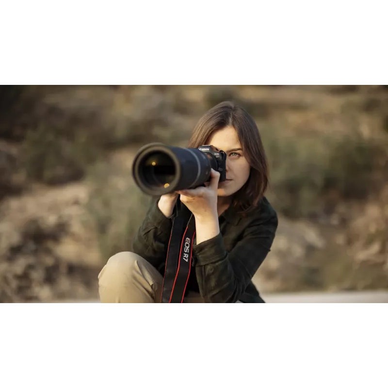 Spiegellose Kamera Canon EOS R7 mit RF-S 18-150mm Objektiv, 32,5 MP CMOS, 4K, 0,53 kg
