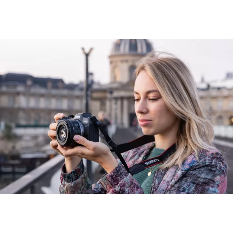 Canon EOS R8 + RF 24-50mm F4.5-6.3 IS STM Kit, 24.2 MP, 6000 x 4000 Pixel, CMOS, 4K Ultra HD, Touchscreen, Schwarz