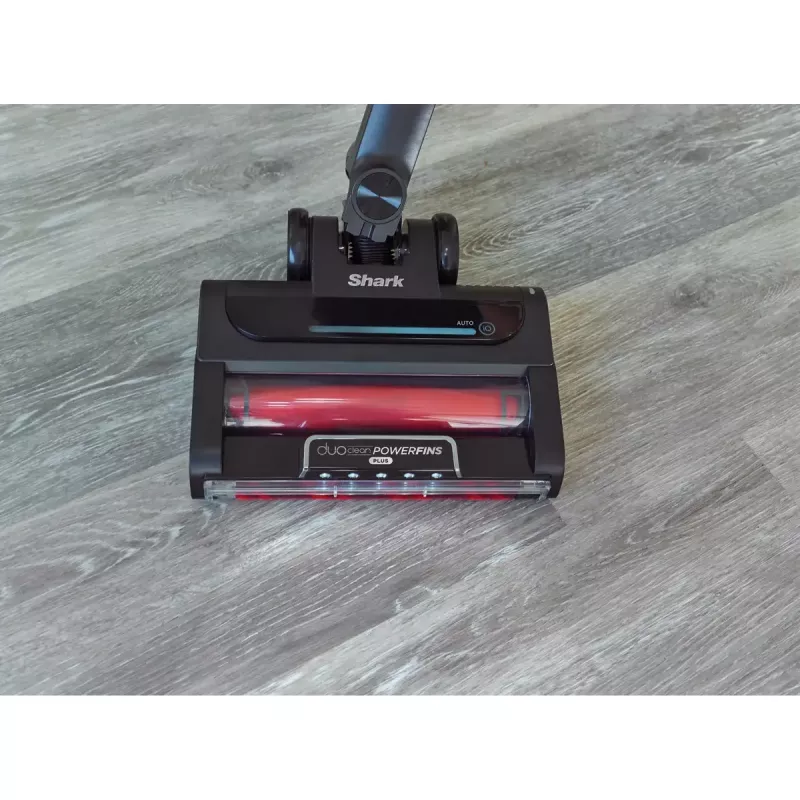 2-in-1-Stabstaubsauger Shark Stratos, beutellos, batteriebetrieben, 60 Min. Laufzeit, motorisierte Bürste, Fugendüse, Ladestation
