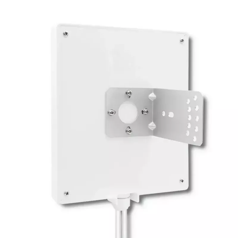 Outdoor-Richtantenne 5G LTE QOLTEC 57022 — 14 dBi, 700–3800 MHz, 50 Ω, Kupfergehäuse