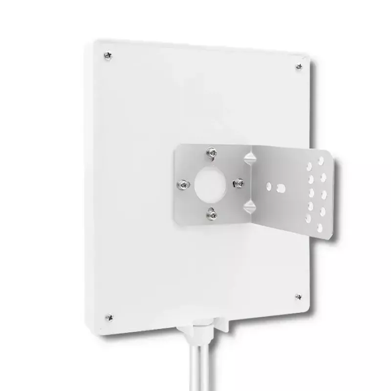 Outdoor-Richtantenne 5G LTE QOLTEC 57022 — 14 dBi, 700–3800 MHz, 50 Ω, Kupfergehäuse
