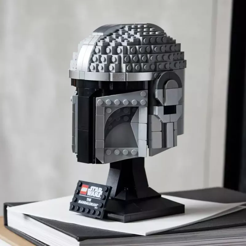 Bauspielzeug LEGO Mandalorian Helm 75328 — Star Wars Ausstellungsmodell, Sammlerstück zum Bauen, 584 Teile, Alter 18+