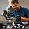 LEGO Technic Motorradmodell BMW M1000RR 42130 mit detailliertem Motor und funktionierender Federung