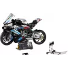 LEGO Technic Motorradmodell BMW M1000RR 42130 mit detailliertem Motor und funktionierender Federung